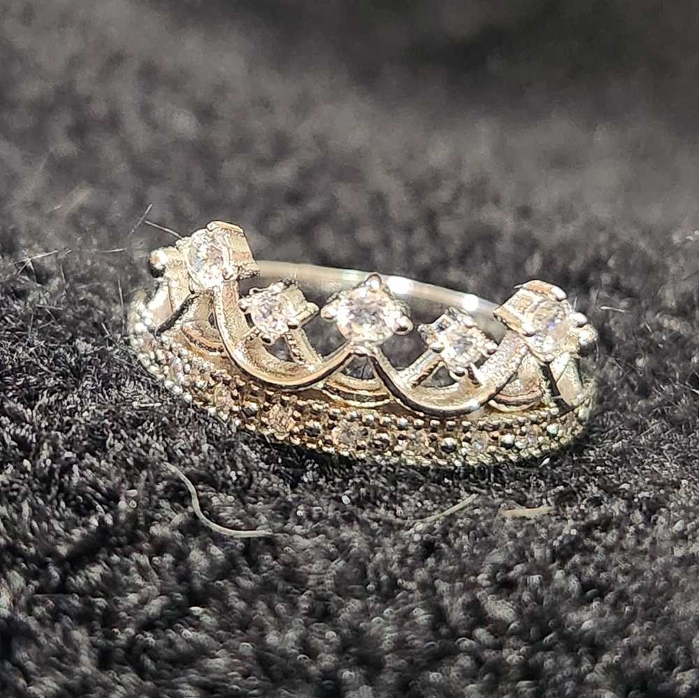 Elegant Silver Crown Ring